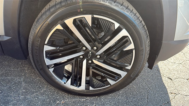 new 2026 Chevrolet Equinox car, priced at $37,170