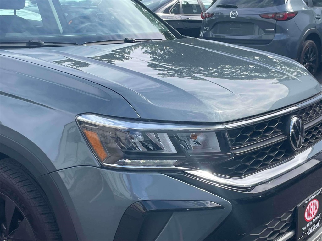 2022 Volkswagen Taos SEL photo 9