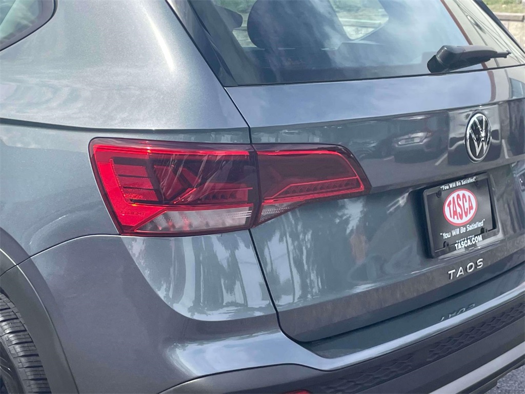 2022 Volkswagen Taos SEL photo 10