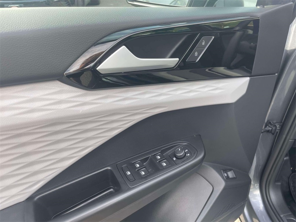 2022 Volkswagen Taos SEL photo 15