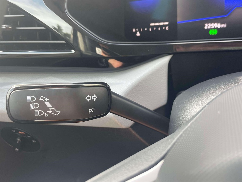 2022 Volkswagen Taos SEL photo 18