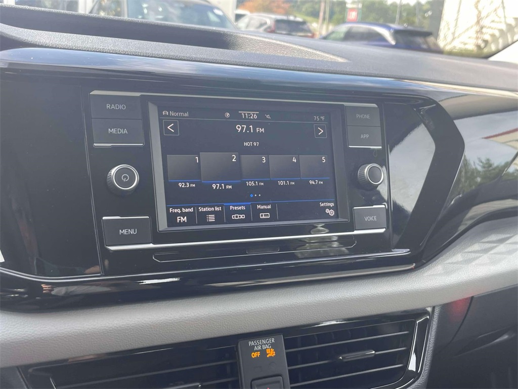 2022 Volkswagen Taos SEL photo 21