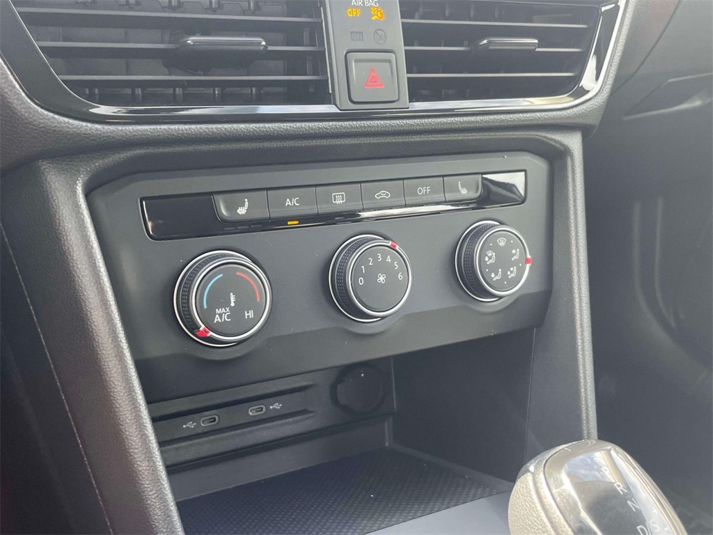 2022 Volkswagen Taos SEL photo 23