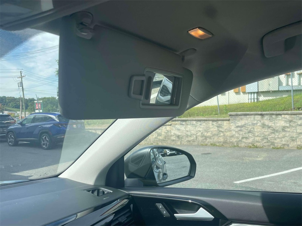 2022 Volkswagen Taos SEL photo 24