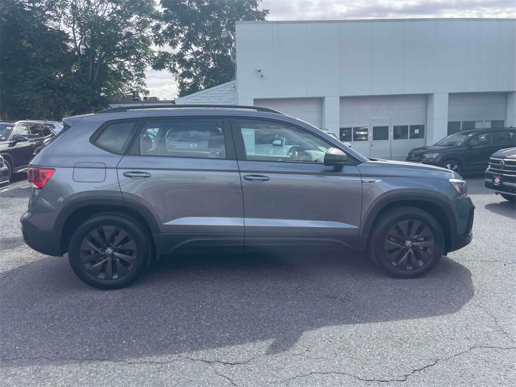 2022 Volkswagen Taos SEL photo 4