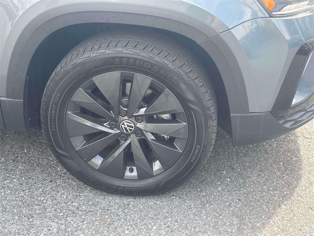 2022 Volkswagen Taos SEL photo 8