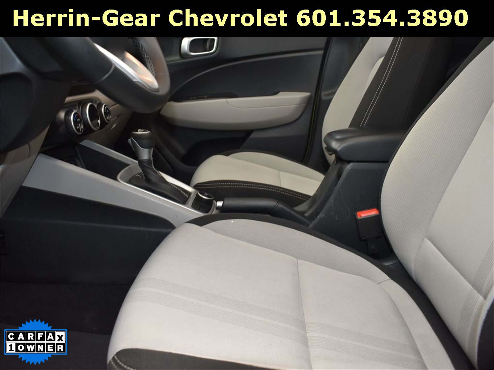 2024 Green Apple Hyundai Venue SEL FWD SUV