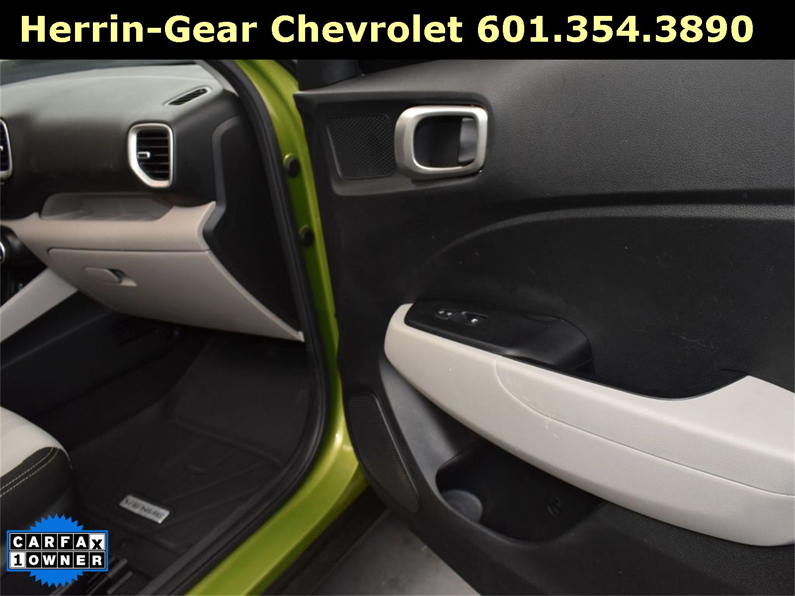 2024 Green Apple Hyundai Venue SEL FWD SUV