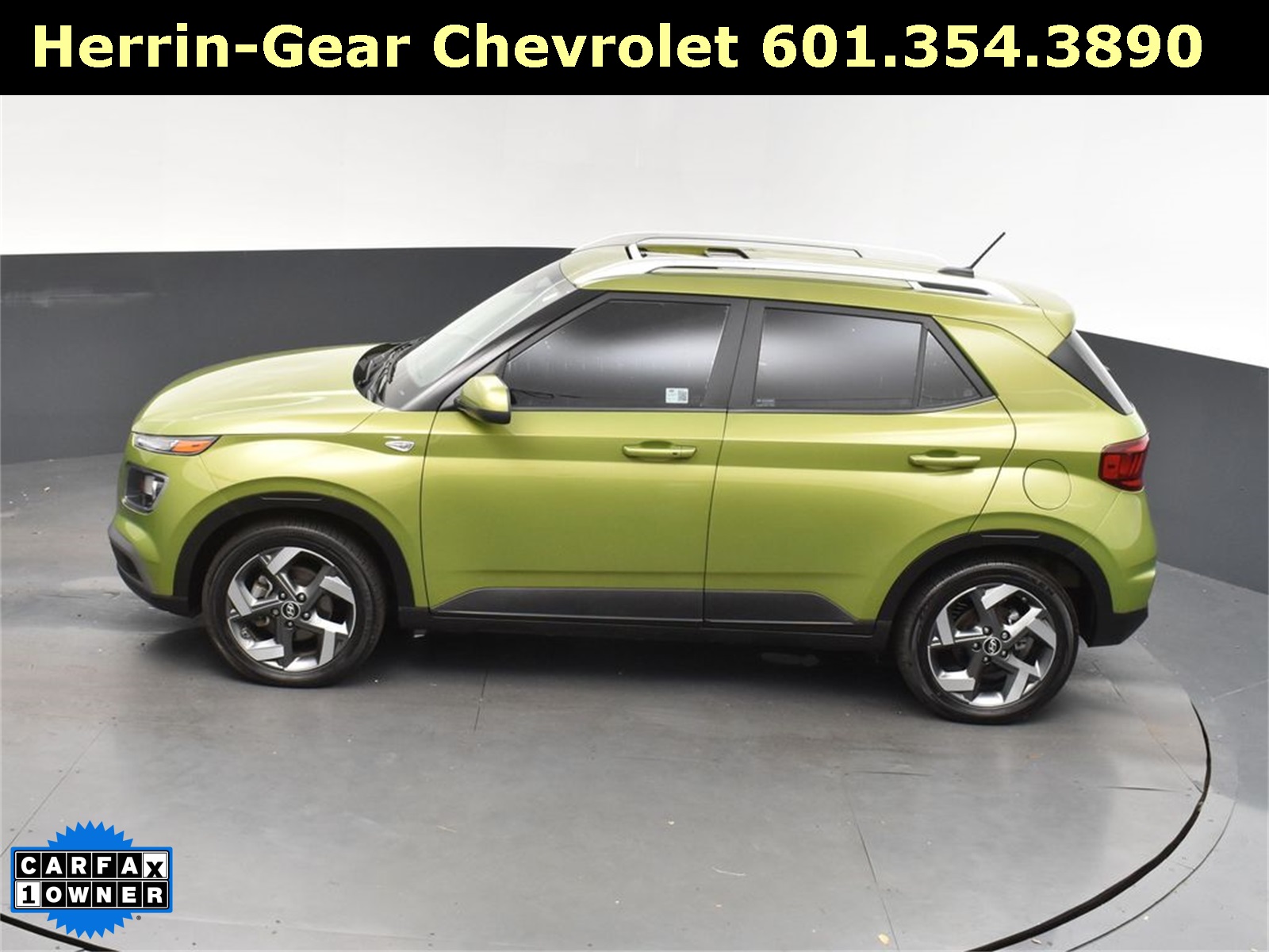 2024 Green Apple Hyundai Venue SEL FWD SUV
