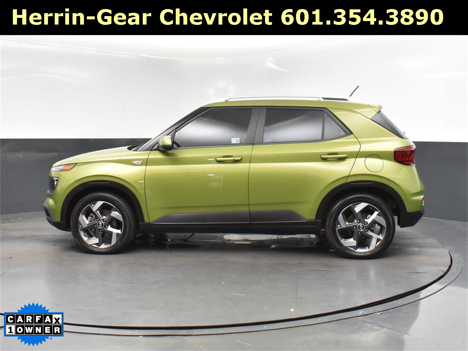 2024 Green Apple Hyundai Venue SEL FWD SUV