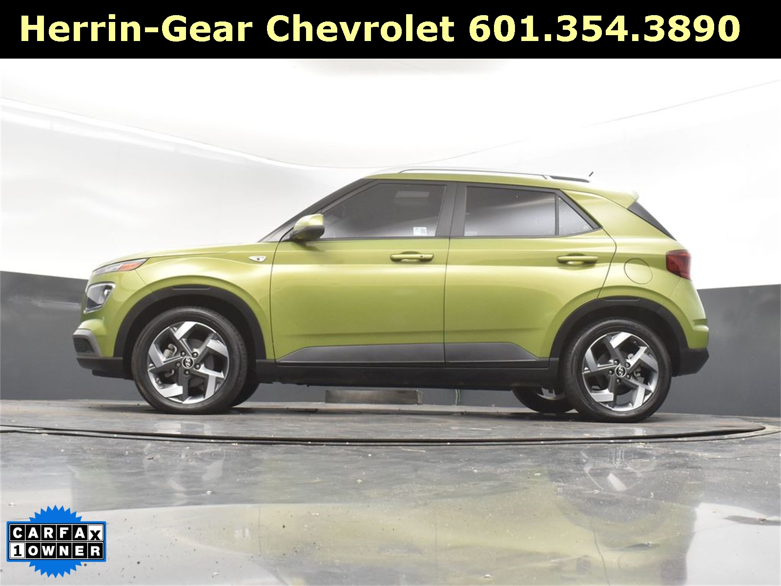 2024 Green Apple Hyundai Venue SEL FWD SUV