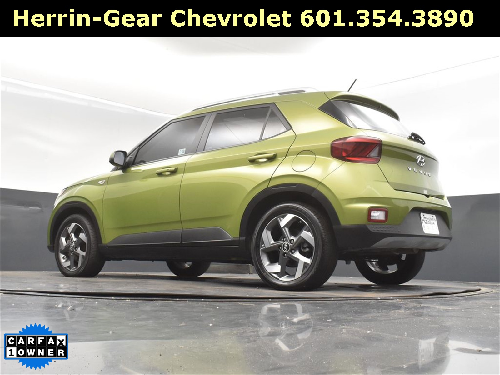 2024 Green Apple Hyundai Venue SEL FWD SUV