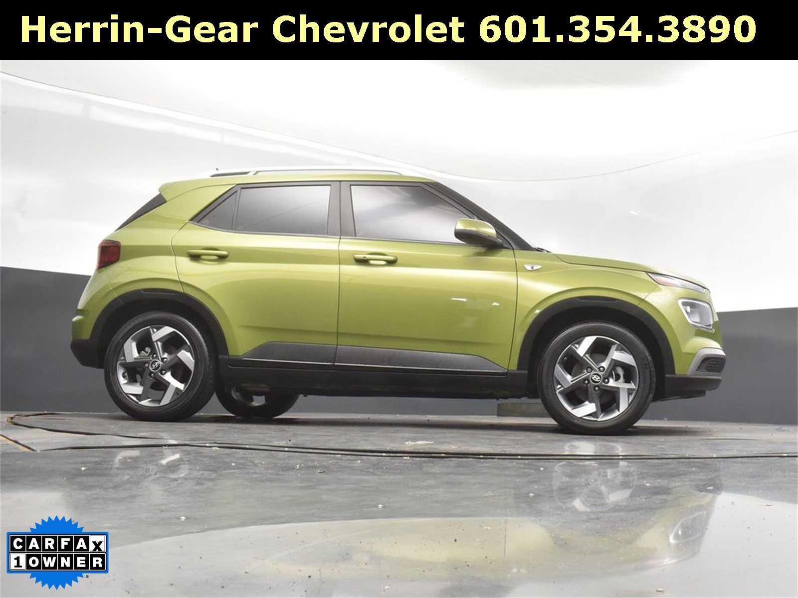 2024 Green Apple Hyundai Venue SEL FWD SUV