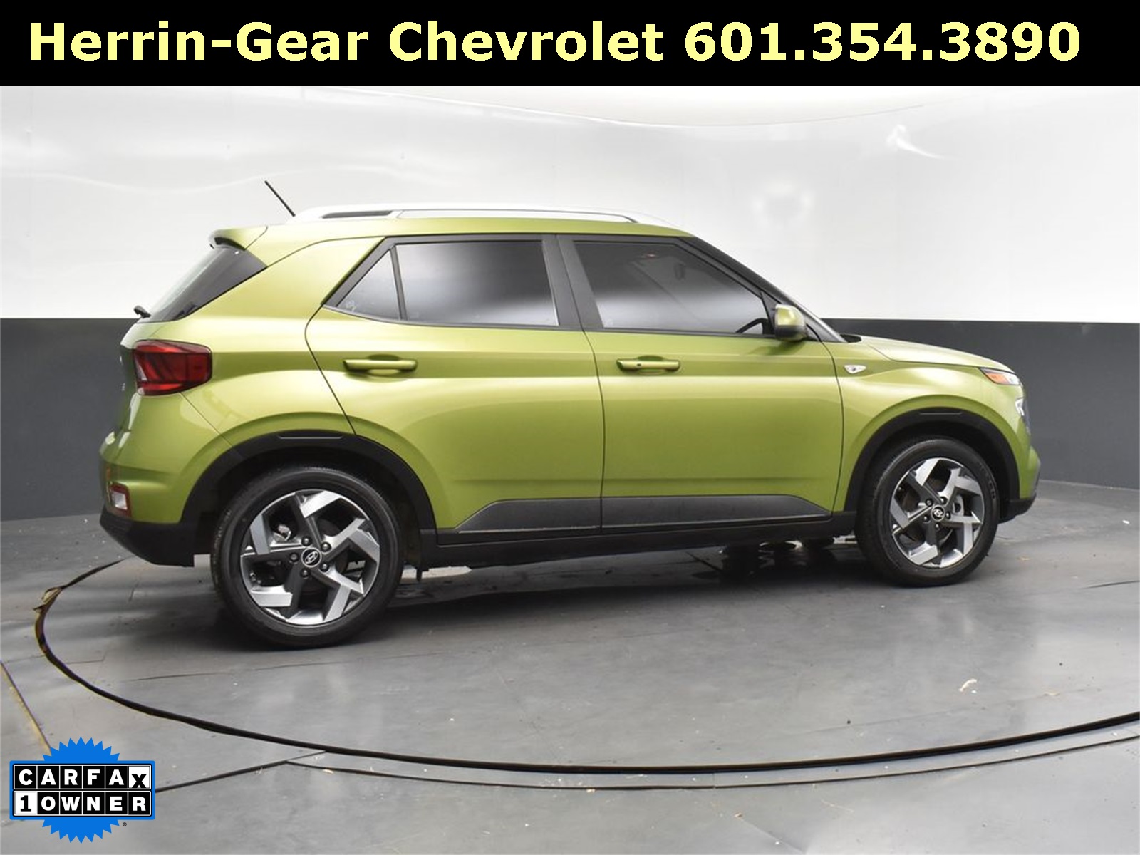 2024 Green Apple Hyundai Venue SEL FWD SUV