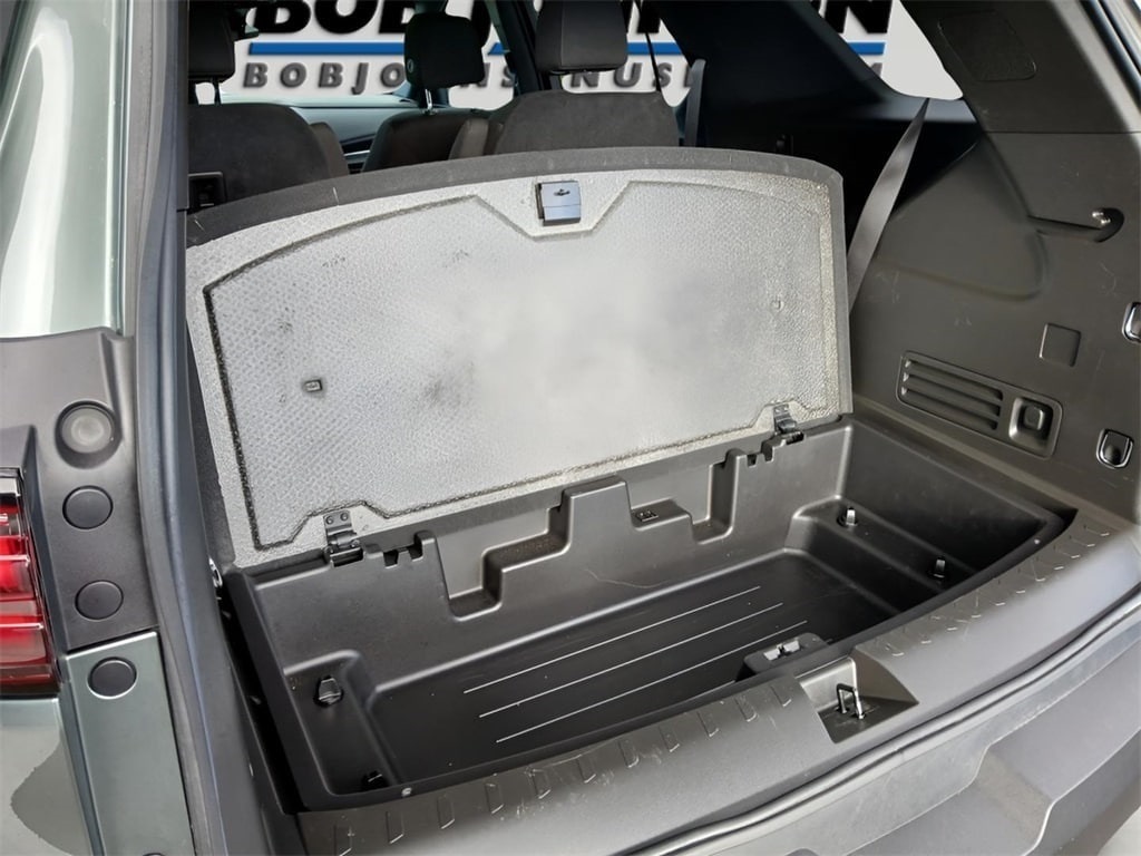 2023 Chevrolet Traverse 1LT photo 2