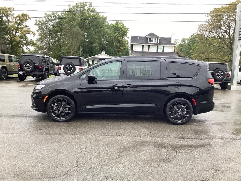 2026 Chrysler Pacifica Limited photo 4