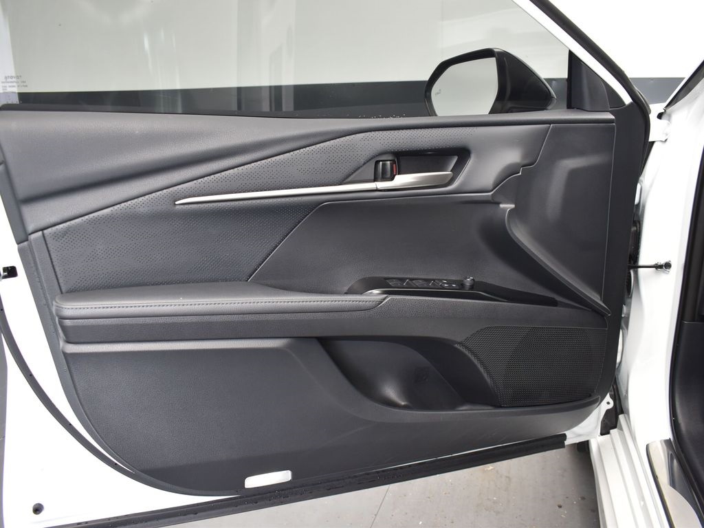 2025 Pearl Toyota Camry XSE FWD Sedan