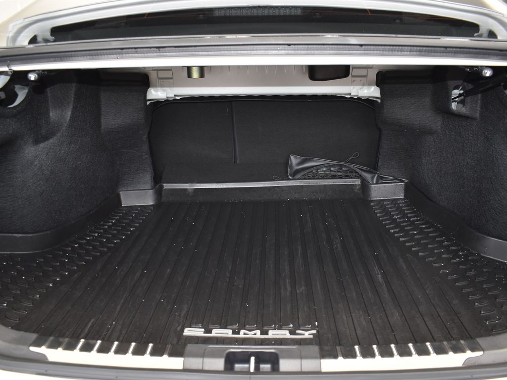 2025 Pearl Toyota Camry XSE FWD Sedan