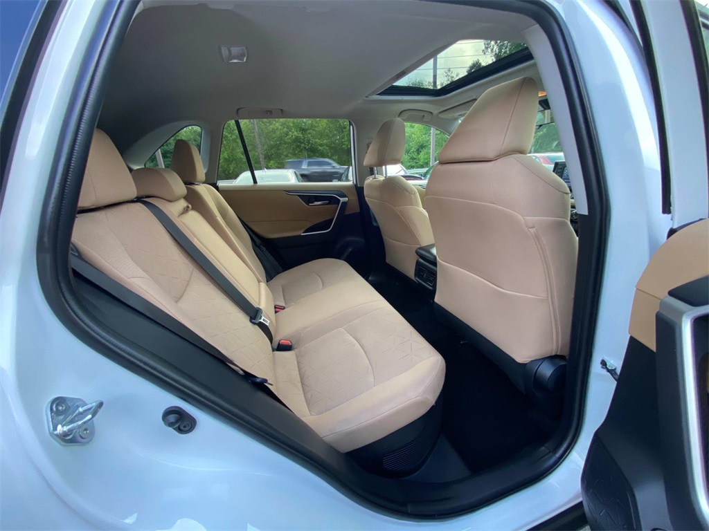 2021 Toyota RAV4 XLE photo 11