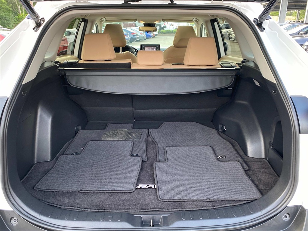 2021 Toyota RAV4 XLE photo 12