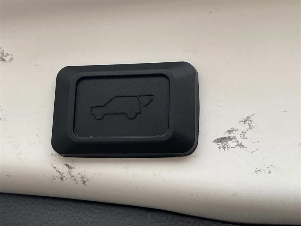 2021 Toyota RAV4 XLE photo 14