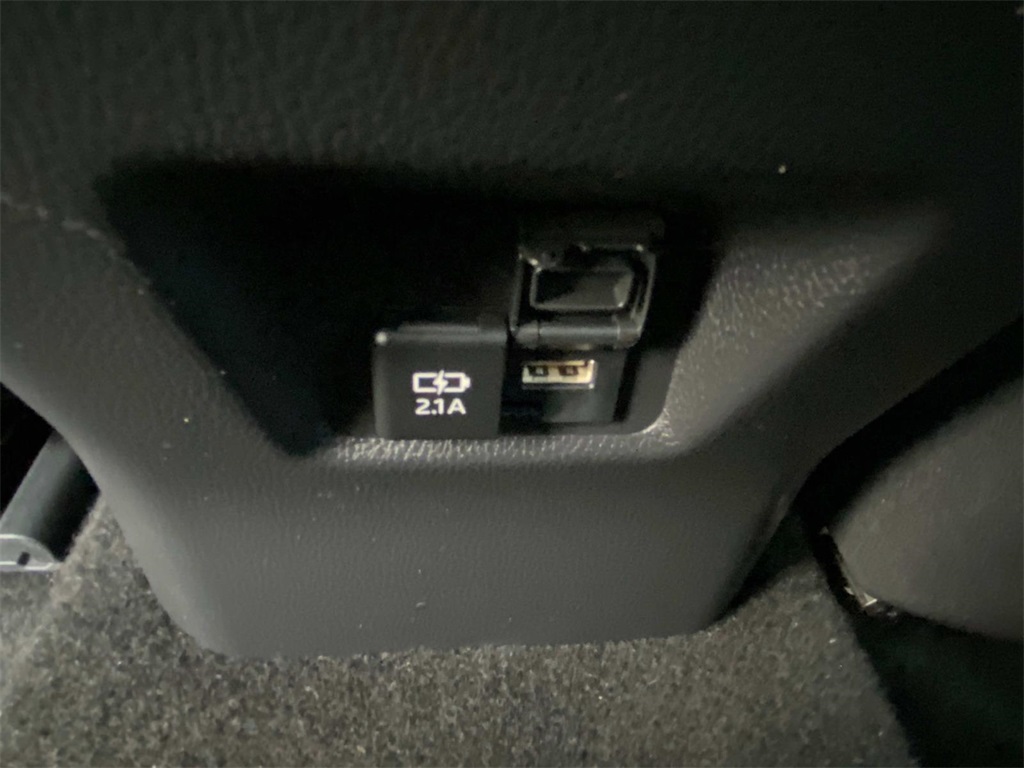 2021 Toyota RAV4 XLE photo 16