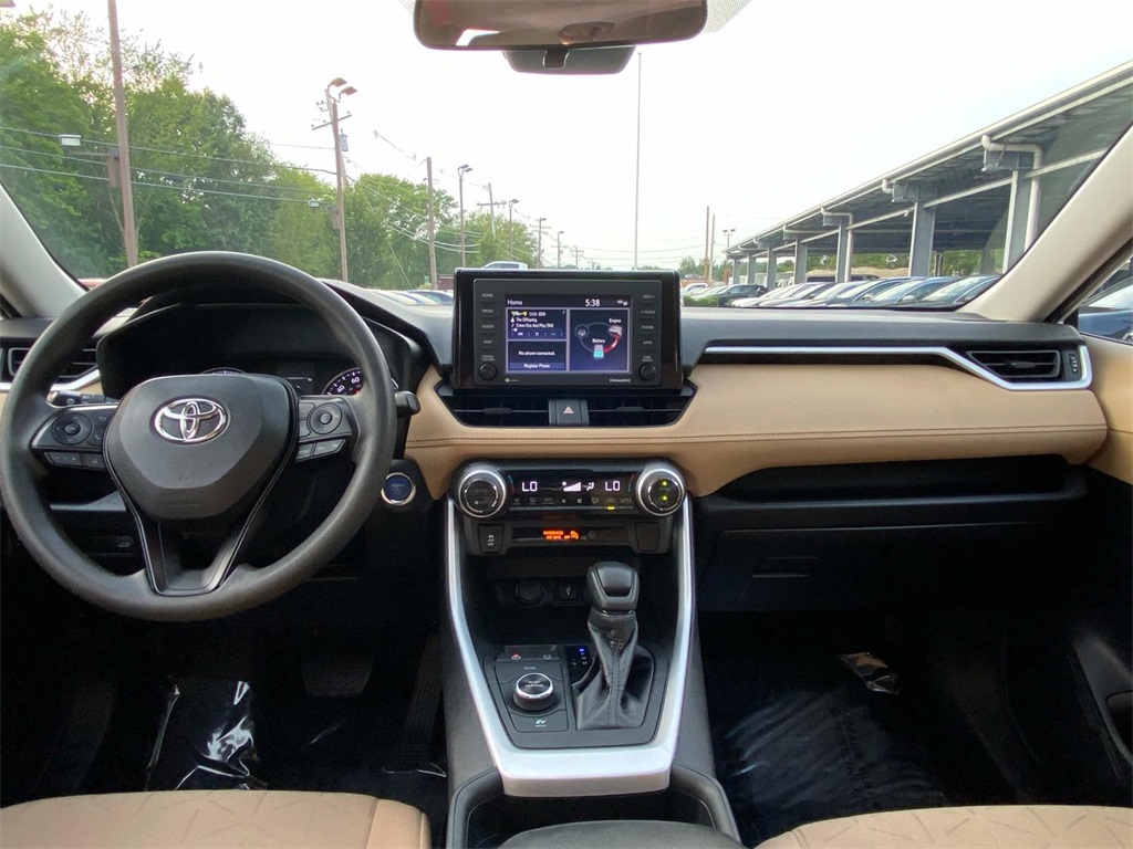 2021 Toyota RAV4 XLE photo 17