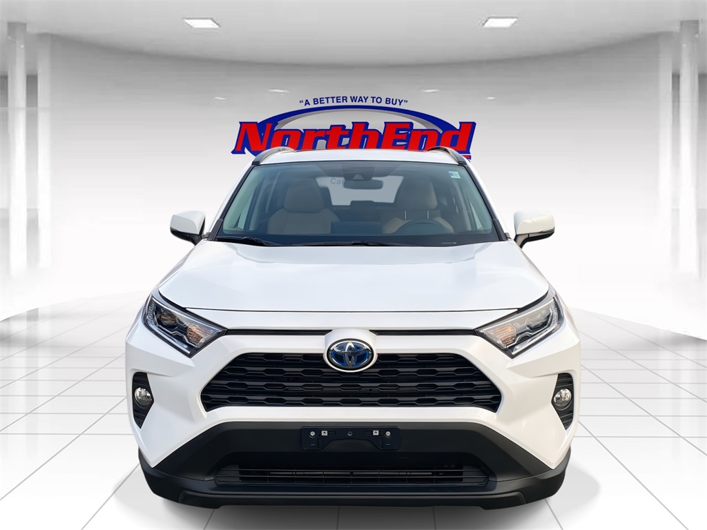 2021 Toyota RAV4 XLE photo 2