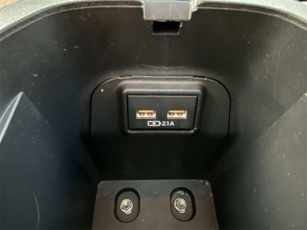 2021 Toyota RAV4 XLE photo 19