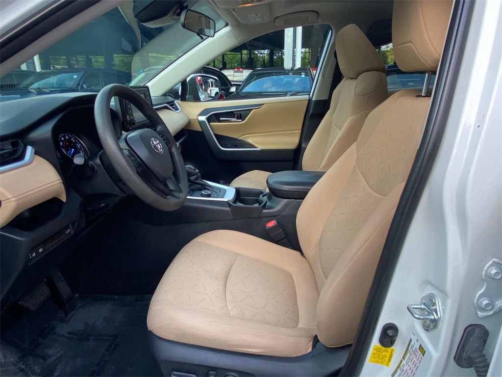 2021 Toyota RAV4 XLE photo 21