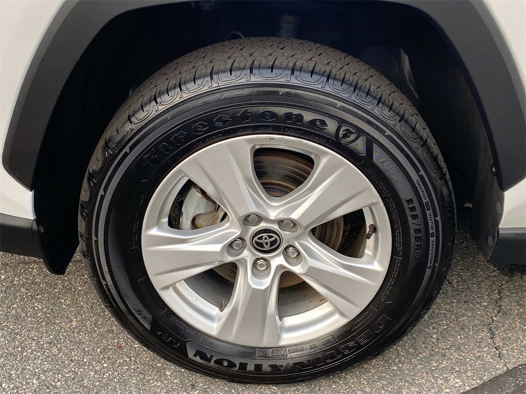 2021 Toyota RAV4 XLE photo 23