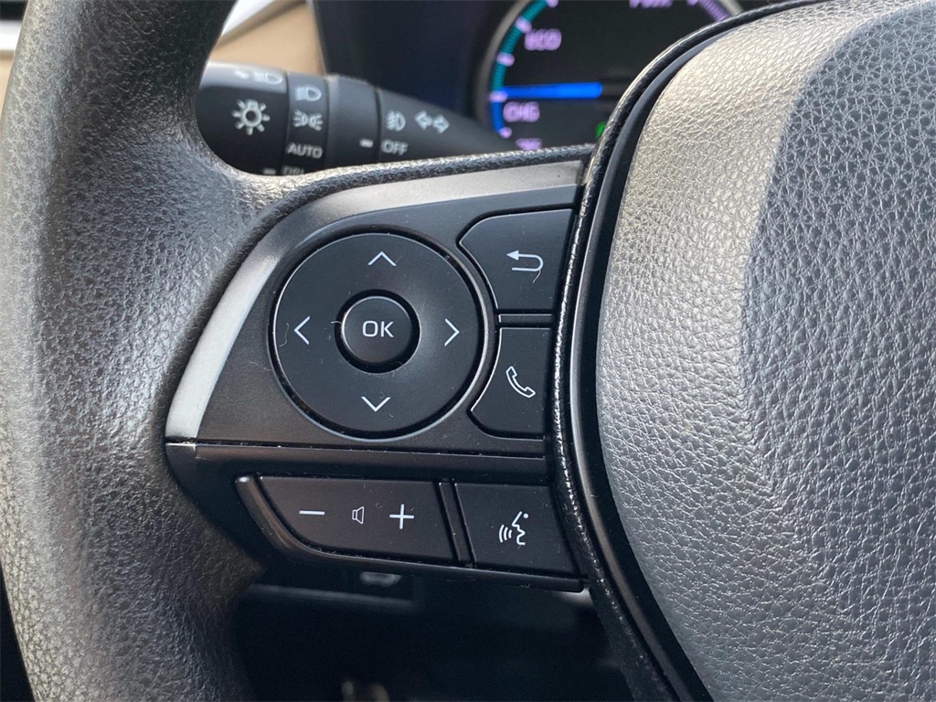 2021 Toyota RAV4 XLE photo 25