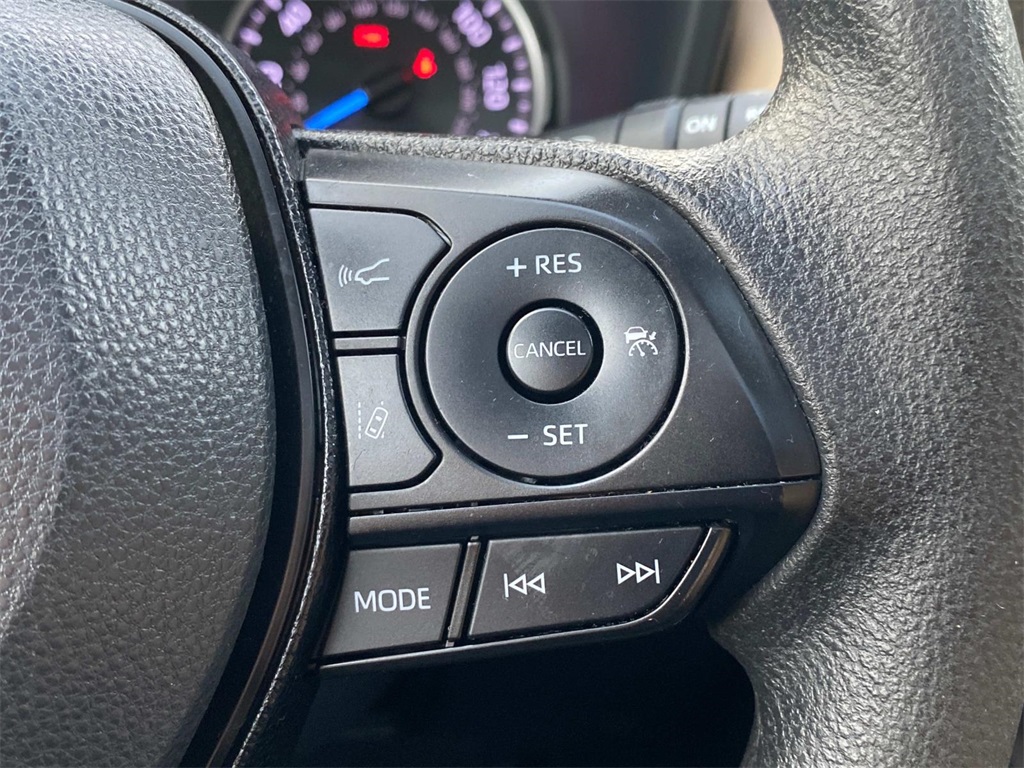 2021 Toyota RAV4 XLE photo 26