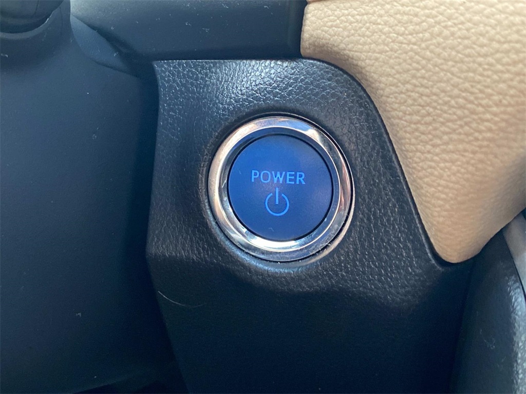2021 Toyota RAV4 XLE photo 28