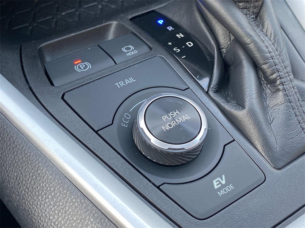 2021 Toyota RAV4 XLE photo 29