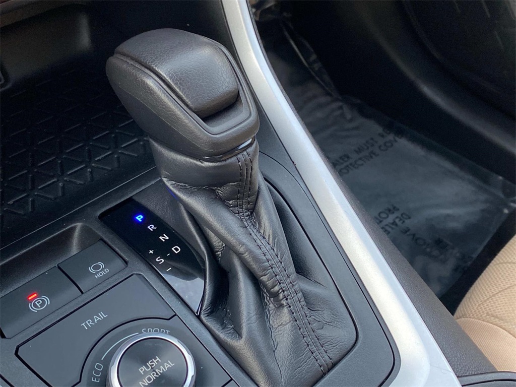 2021 Toyota RAV4 XLE photo 30