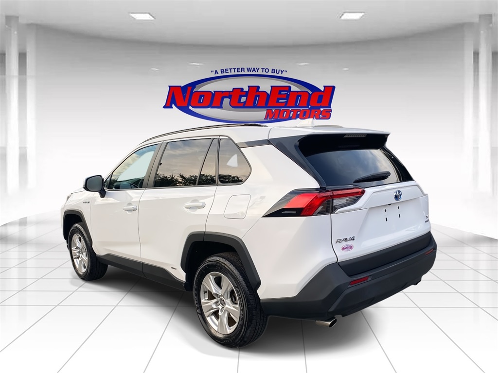 2021 Toyota RAV4 XLE photo 5