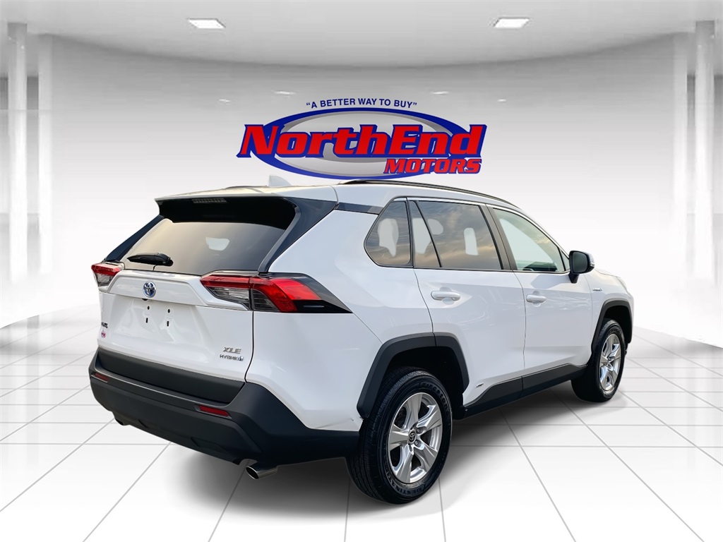 2021 Toyota RAV4 XLE photo 7