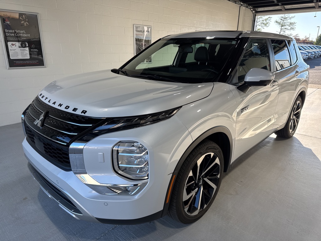 2023 Mitsubishi Outlander Plug-In Hybrid SE