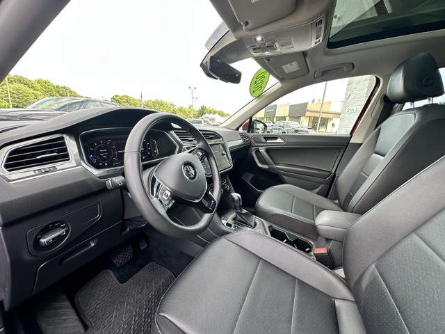 2020 Cardinal Red Metallic Volkswagen Tiguan 2.0T SEL AWD SUV