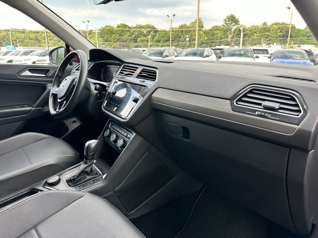 2020 Cardinal Red Metallic Volkswagen Tiguan 2.0T SEL AWD SUV