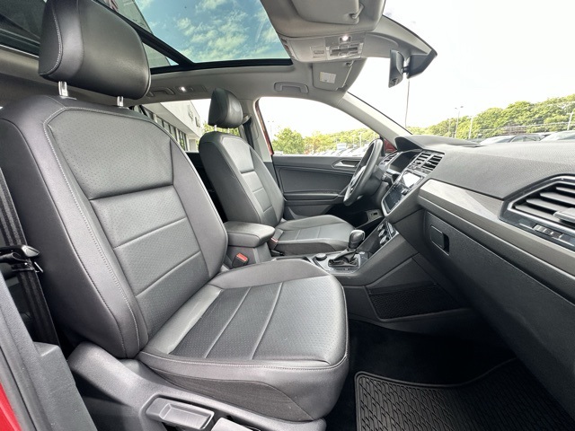 2020 Cardinal Red Metallic Volkswagen Tiguan 2.0T SEL AWD SUV