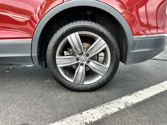 2020 Cardinal Red Metallic Volkswagen Tiguan 2.0T SEL AWD SUV