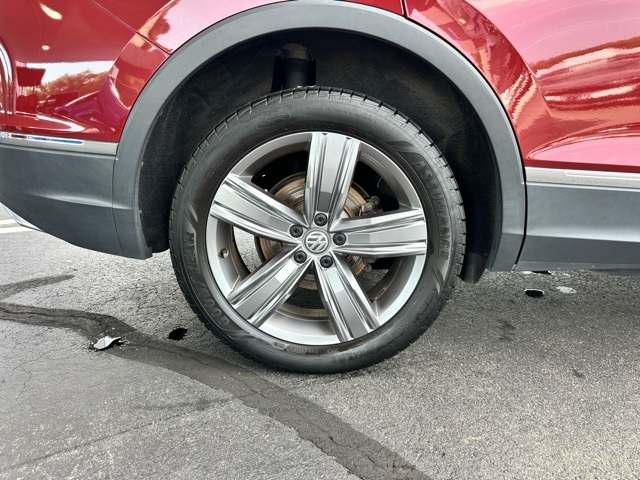 2020 Cardinal Red Metallic Volkswagen Tiguan 2.0T SEL AWD SUV