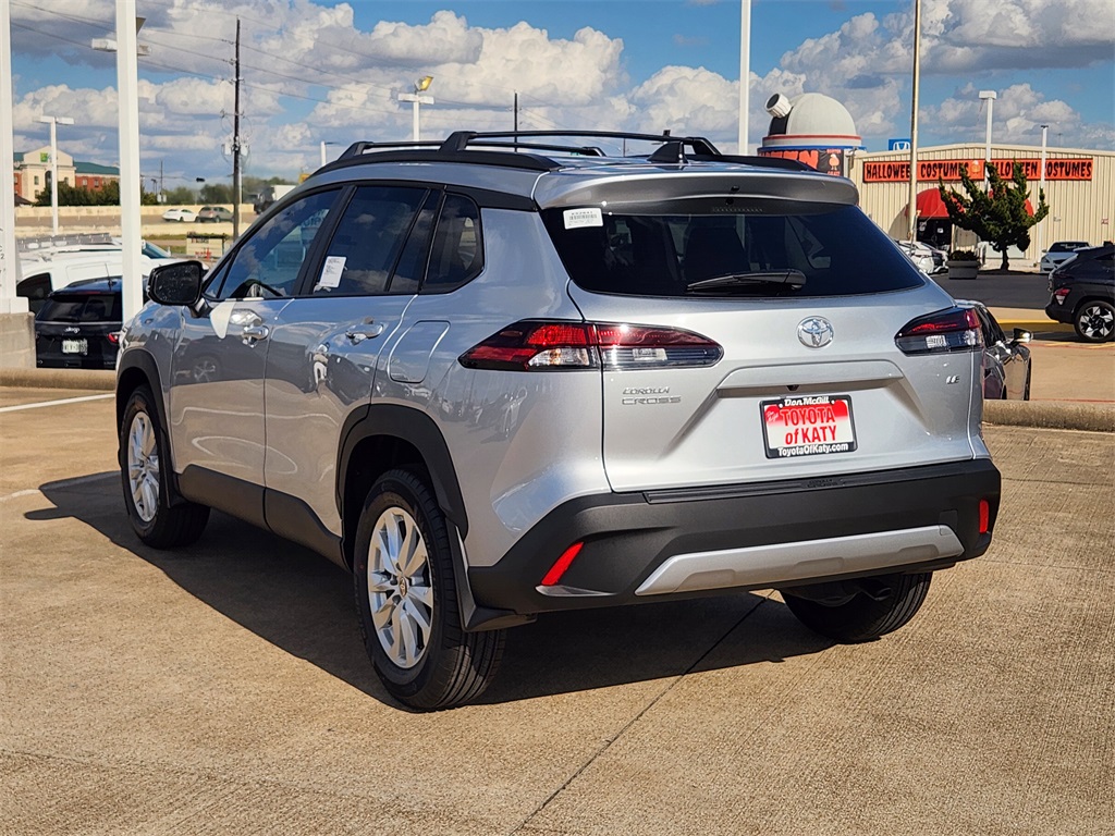 2026 Toyota Corolla Cross LE photo 2