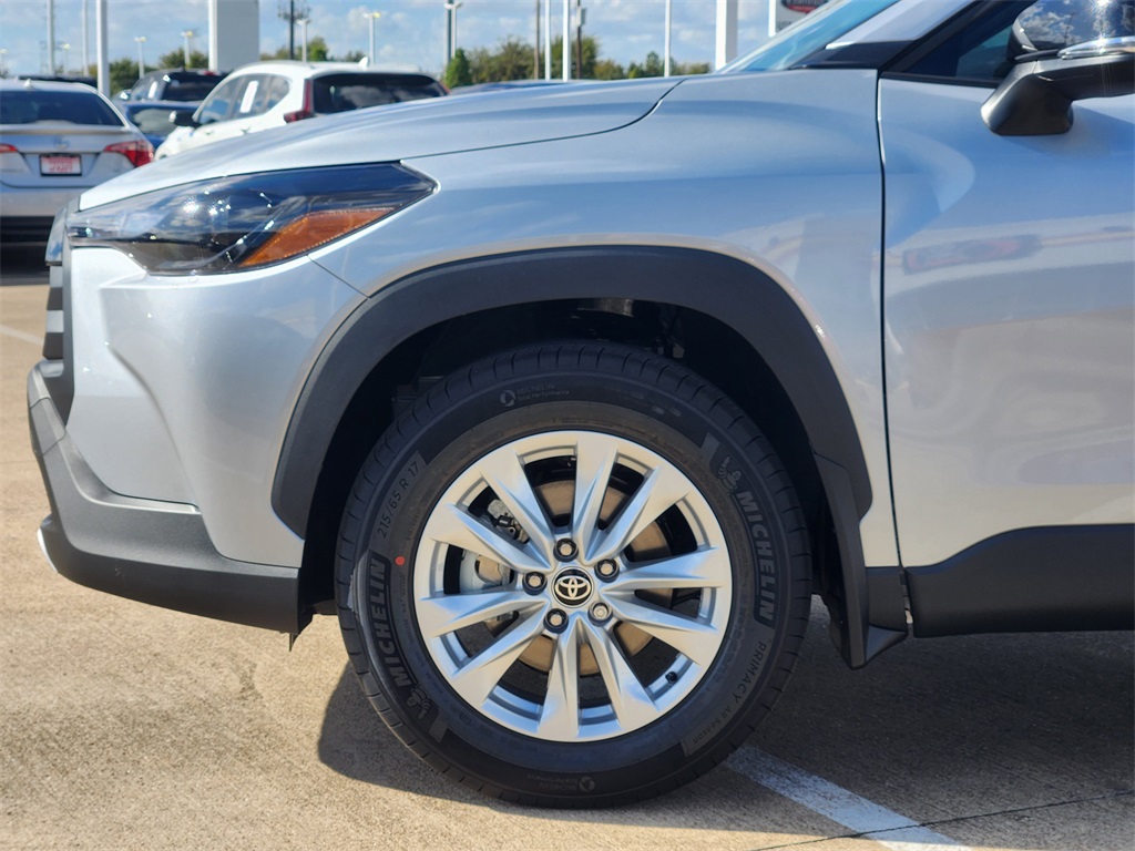 2026 Toyota Corolla Cross LE photo 4
