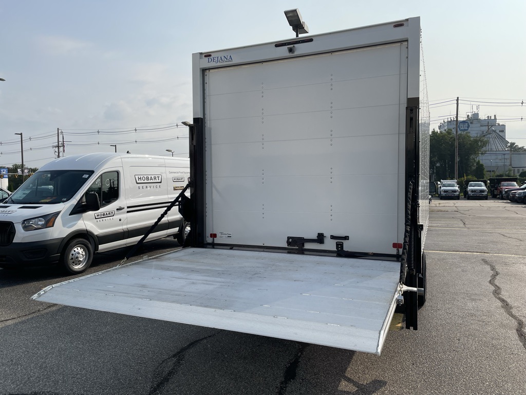 2024 Ford E-450 photo 16