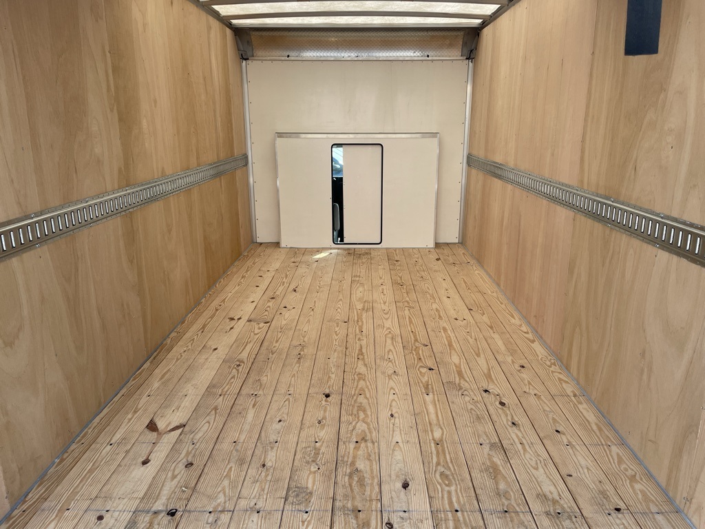 2024 Ford E-450 photo 17