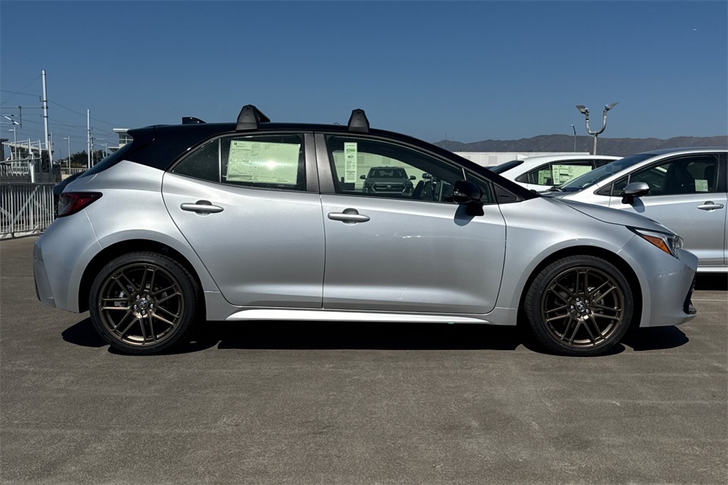 2025 Toyota Corolla SE photo 2