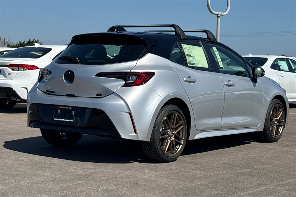 2025 Toyota Corolla SE photo 3